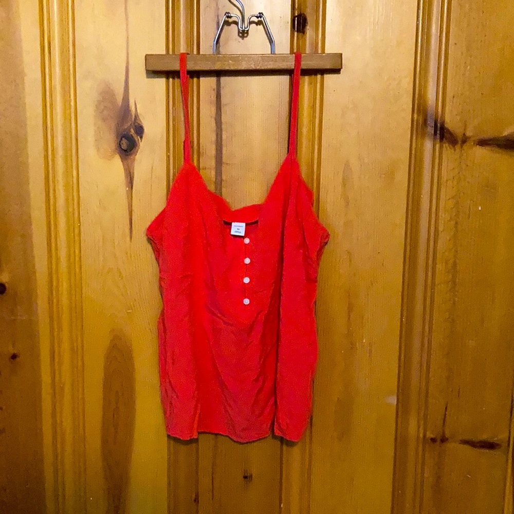 Old Navy cropped spaghetti strap tank! Size xs